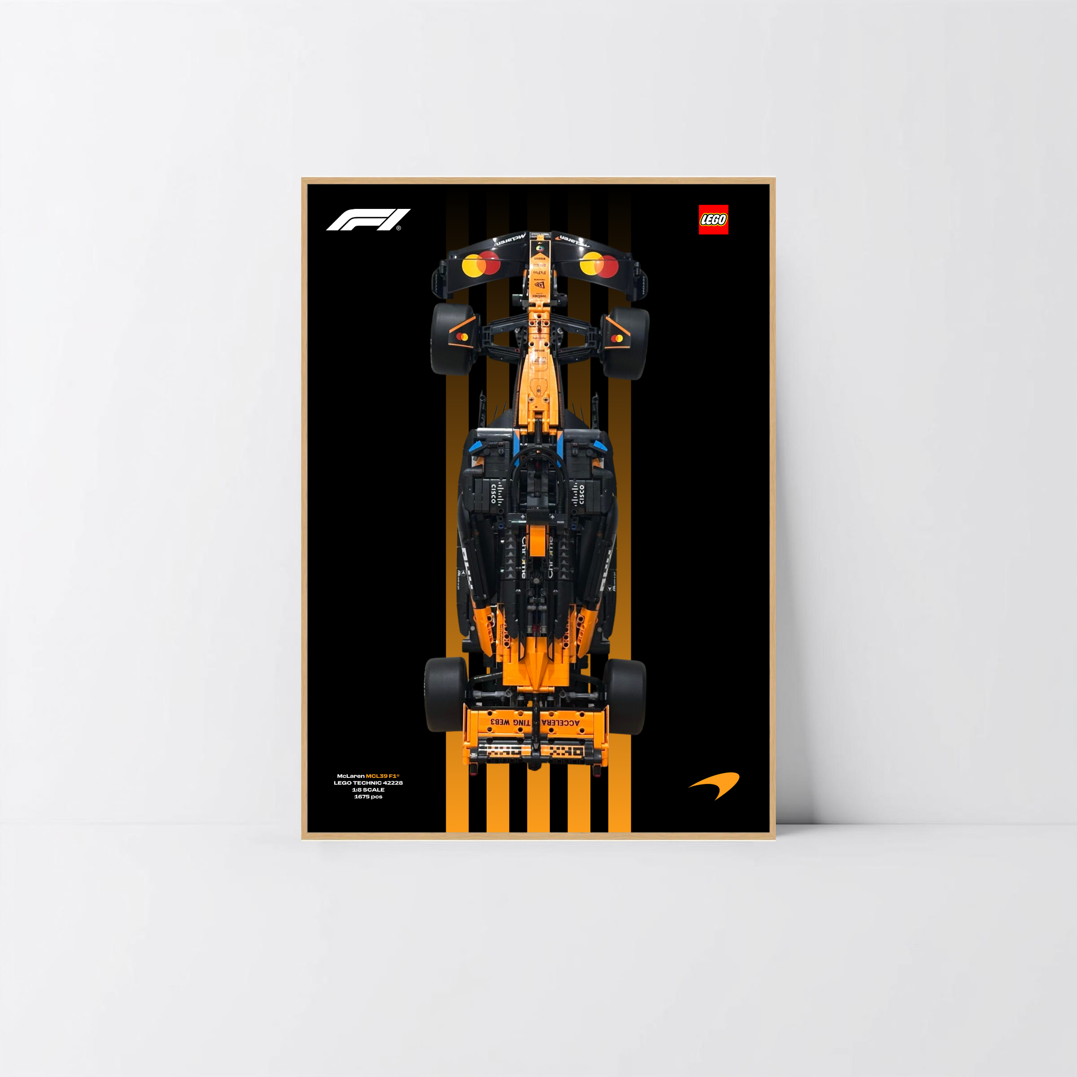 Vitrine murale alu chêne Astella pour McLaren F1 LEGO Technic, affiche Design C.
