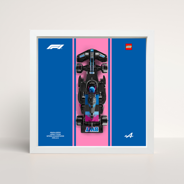 Tableau déco LEGO Alpine F1 cadre bois blanc épuré et affiche artistique design A.