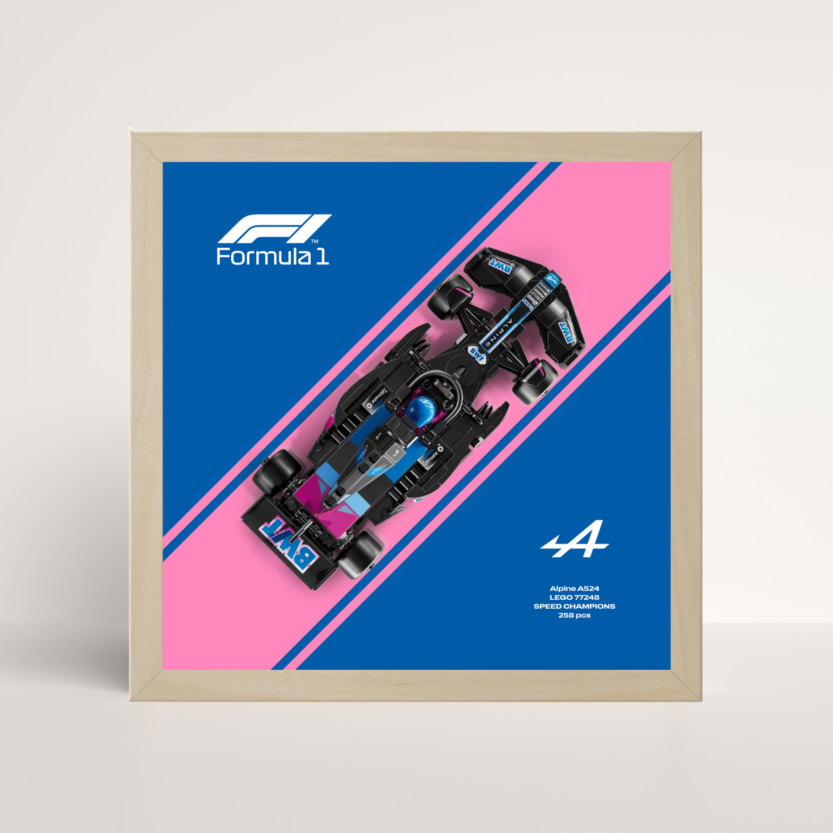 Support mural luxe finition chêne pour voiture LEGO Alpine F1 et poster design B.