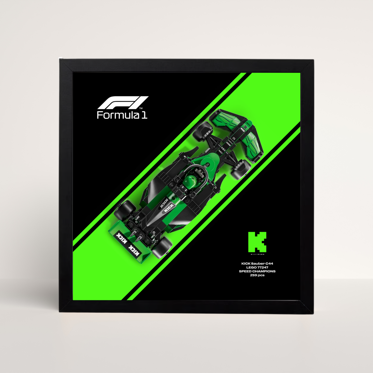 Présentoir mural noir pour voiture LEGO Kick Sauber et fond graphique vert fluo design B.