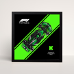 Présentoir mural noir pour voiture LEGO Kick Sauber et fond graphique vert fluo design B.