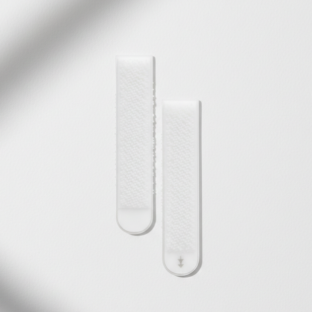 Paire de languettes adhésives professionnelles pour fixation murale de cadres sans clous ni vis.